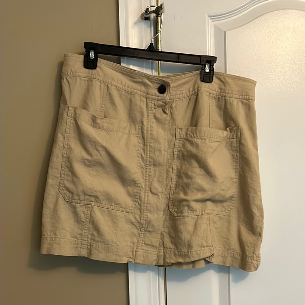 ✨ 5 for $50✨ Banana Republic Beige Skirt